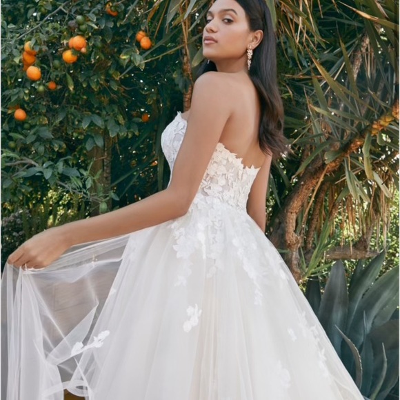 Wedding Dress by Beloved with matching vail and accessories size 10 - Picture 10 of 15